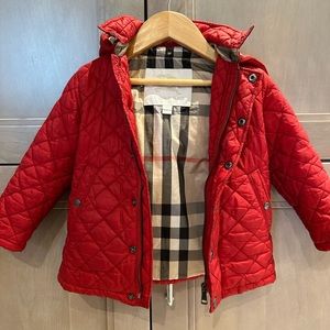 Unisex lightweight but warm jacket.